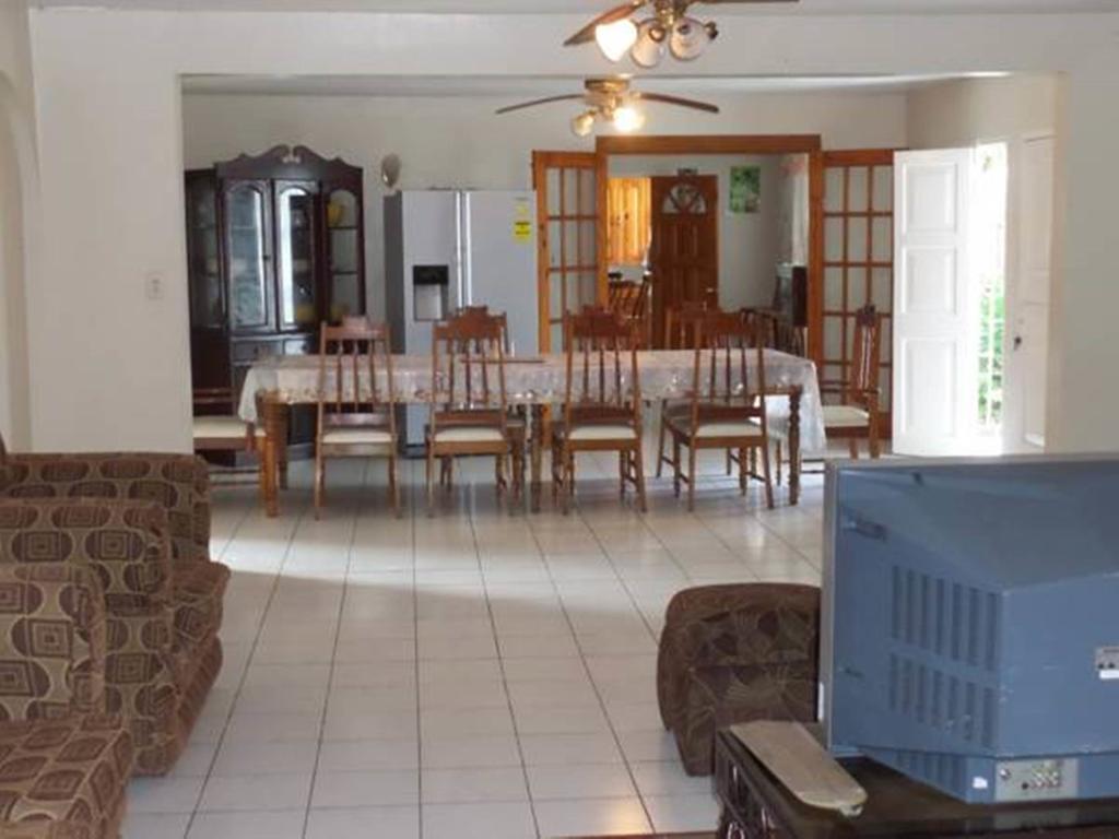 Villa Donna Inn Montego Bay Exterior photo